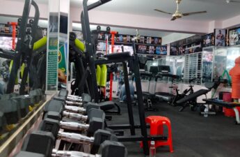 Gold’s Gym Cox’s - Image 1