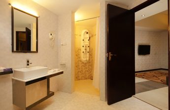 Hotel The Cox Today - Image 4