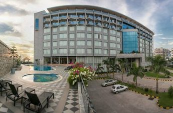 Ocean Paradise Hotel & Resort - Image 1